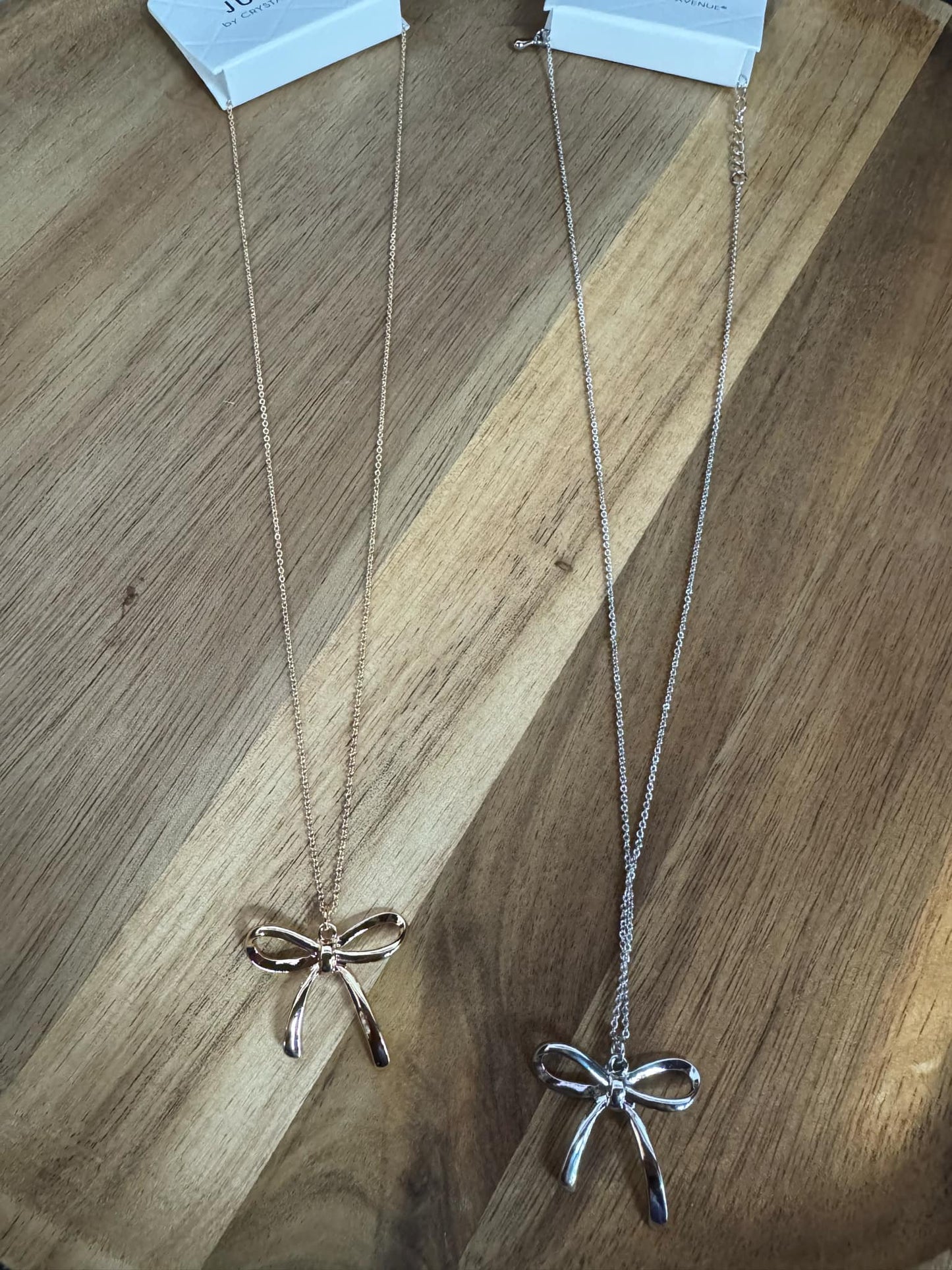 Bow Necklace
