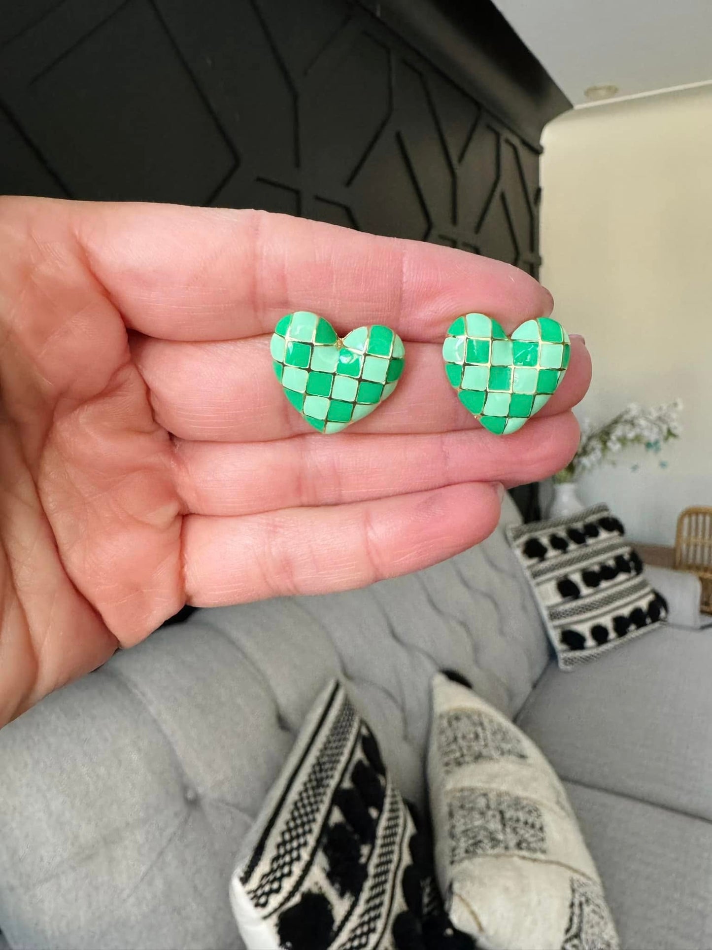 Checkered heart earrings